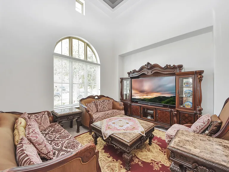 1911 Sapphire Pines Ln — Photo 29