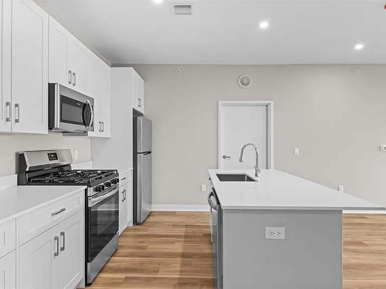 475 Communipaw Ave #409 — Photo 43