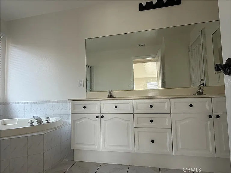 7735 Graves Ave — Photo 9