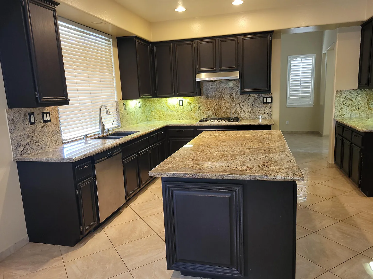 5 bed, 2761 sqft, $3,400 — Photo 4