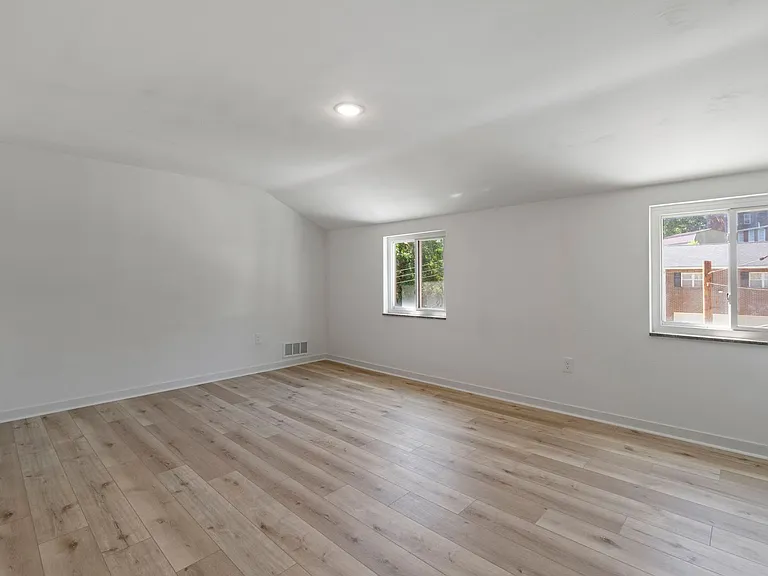 1900 Curranhill Ave — Photo 13