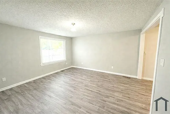 3 bed, 1250 sqft, $1,895 — Photo 3