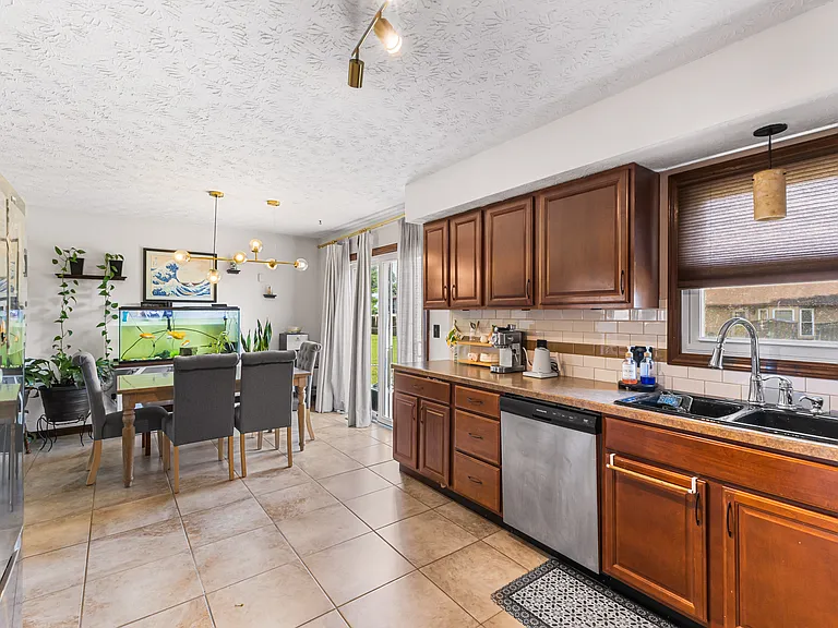 6431 Blackhaw Dr — Photo 13