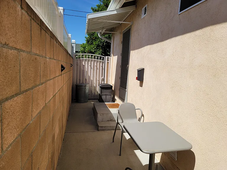 W Thelborn St — Photo 18