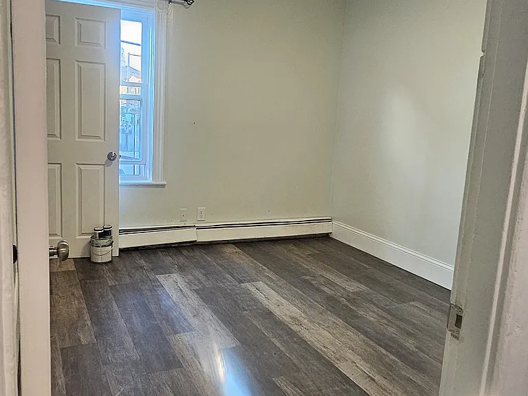 838-844 Lonsdale Ave #3 — Photo 3