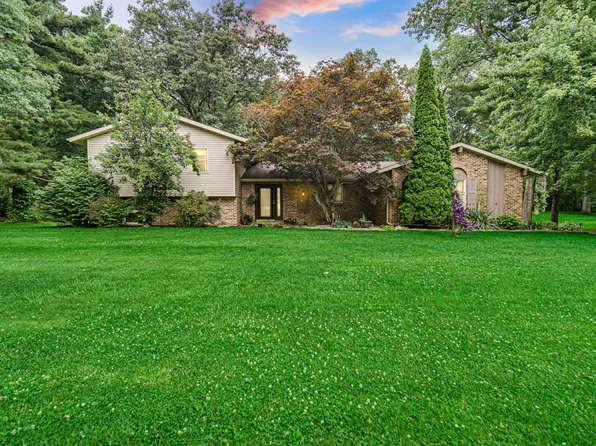 495 Meadowwood Dr, Valparaiso, IN 46385