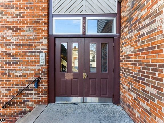 3rd image of 779 Riverside Ave