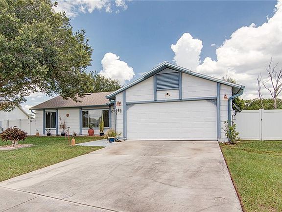 3rd image of 2461 Oak Hollow Dr
