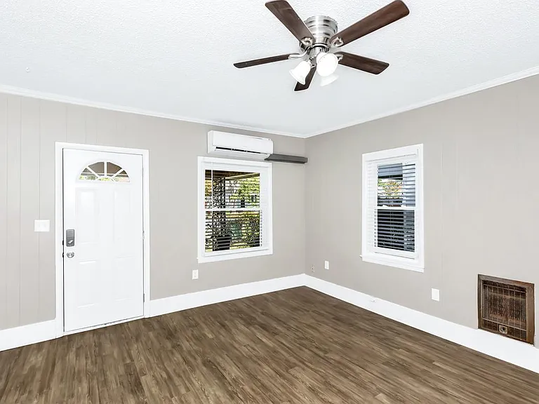 512 Oshaughnessy Ave NE #A — Photo 10