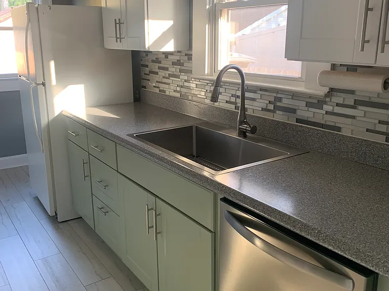 1109 N Bosart Ave — Photo 14