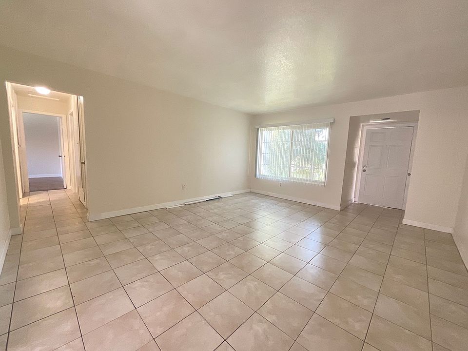 1st image of 1563 E Canfield Ln