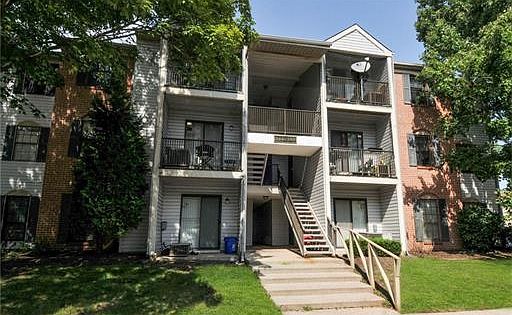 1st image of 292 Hampshire Ct #292