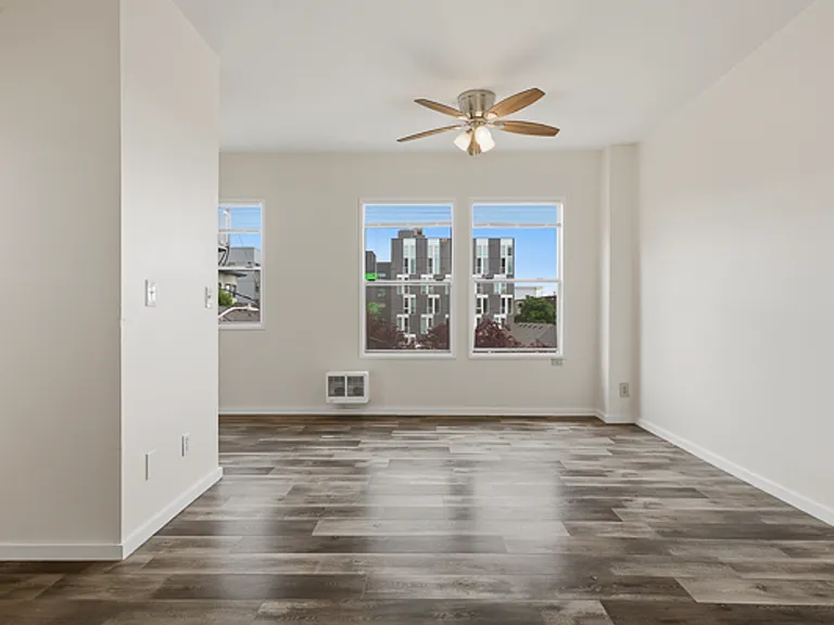 Abbottsford Apartments — Photo 131