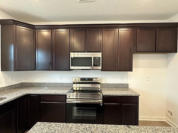 3rd image of 106 Red Willow Dr