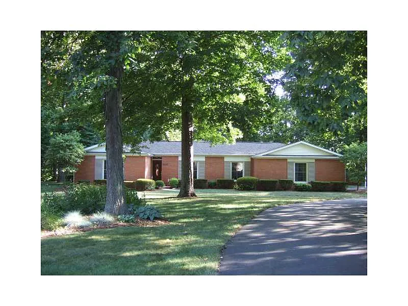 1955 W Maple Ct photo 1