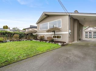 2146 Bradford Ave, Sidney, BC V8L 2C5