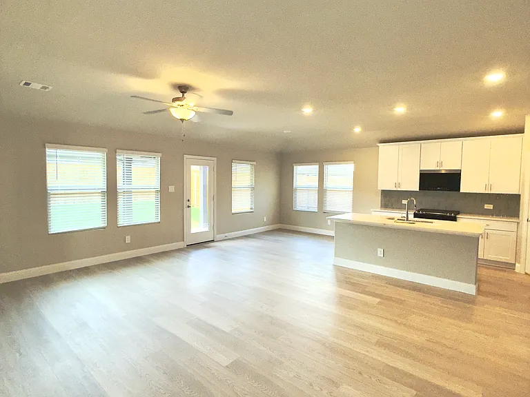 710 Martell Rd — Photo 7