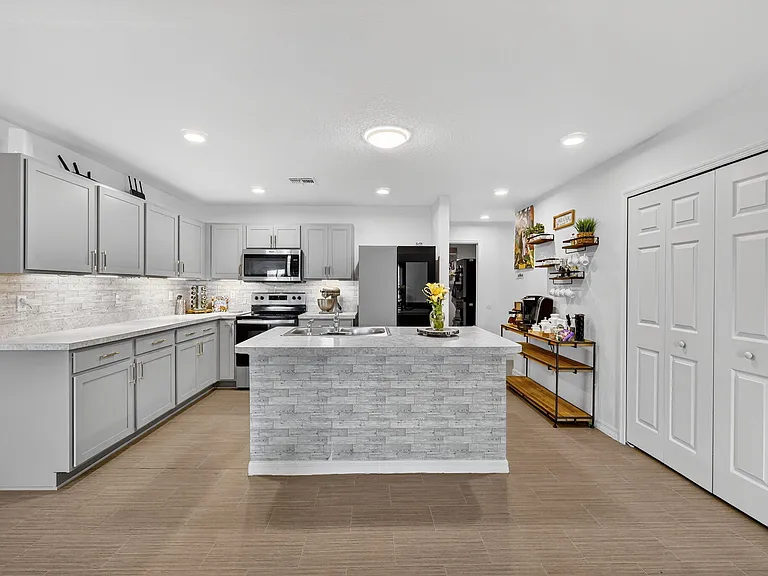 644 SW Hoffenberg Ave — Photo 11