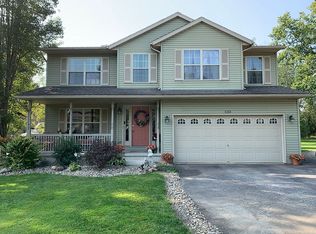 535 Lee Lore Dr, Chippewa Lake, OH 44215