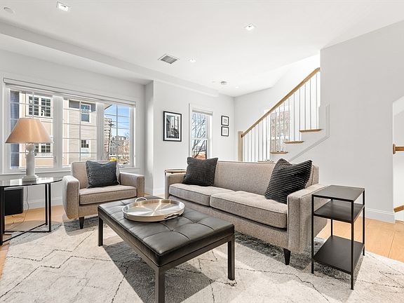 4th image of 21 Crowninshield Rd #21