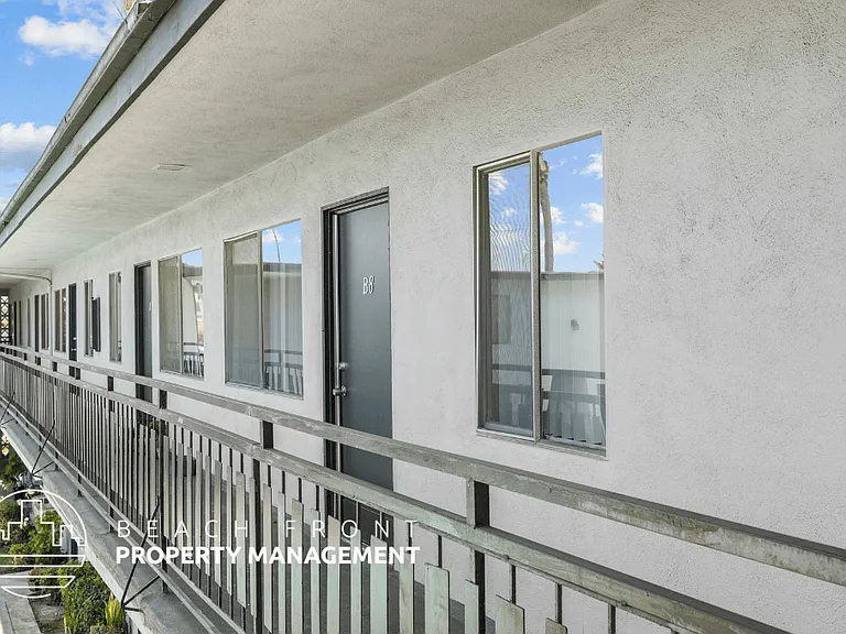 10429 La Reina Ave. — Photo 25