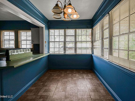 5th image of 4718 Main St