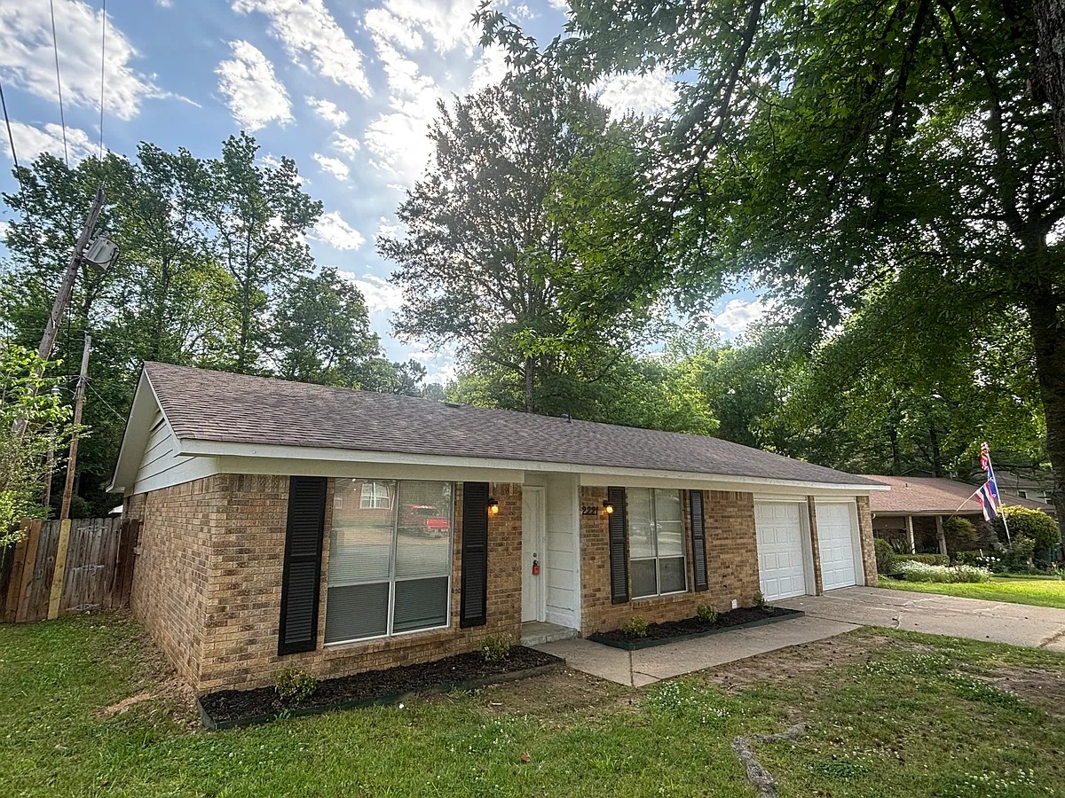 Building Photo - 2221 Dorchester Dr
