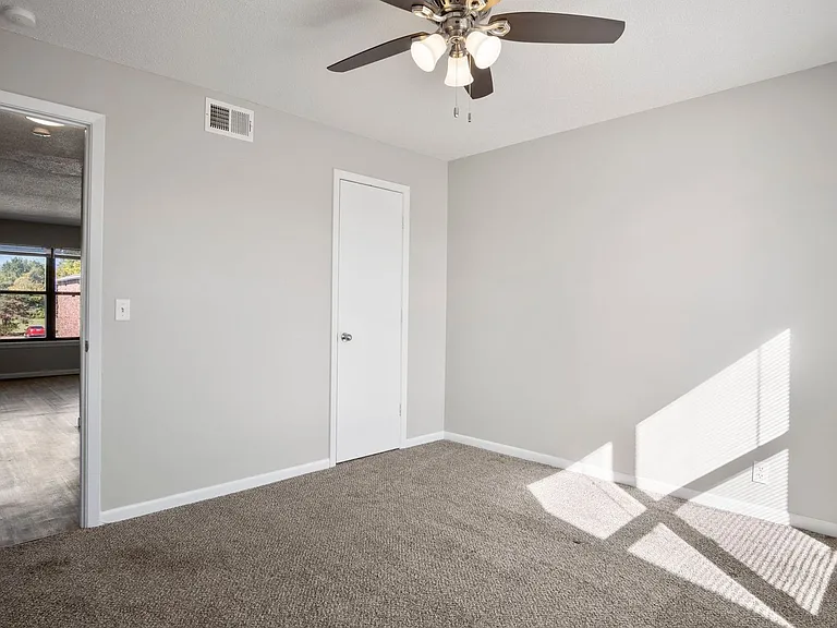 Hillside Apartments — Photo 13