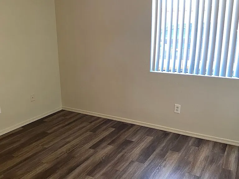 3320-3326 E Bermuda Ave — Photo 11