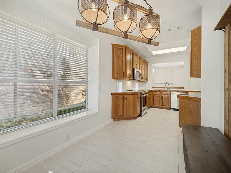 7086 Richmond Dr — Photo 12