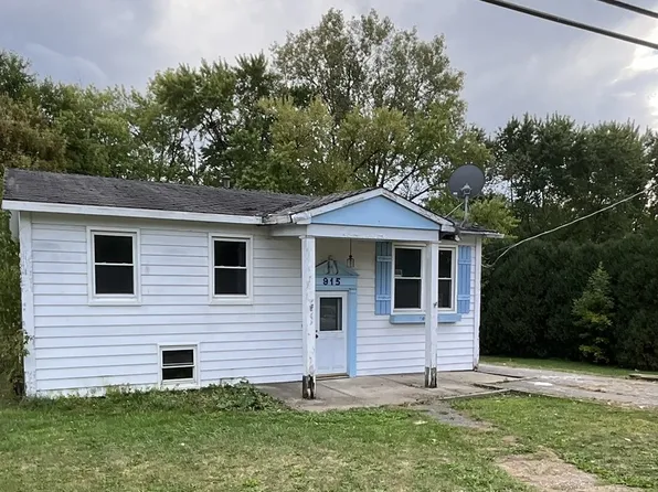 915 Mayfield Dr, Round Lake Beach, IL 60073