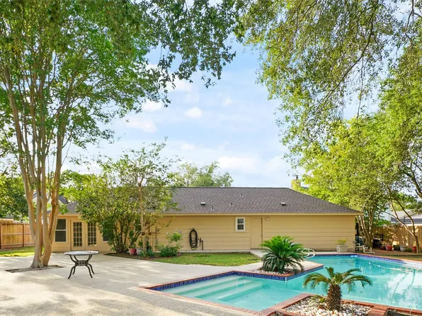 11804 Westmere Dr, Houston, TX 77077