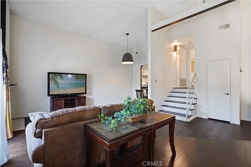 1 bed, 928 sqft, $2,600 — Photo 4