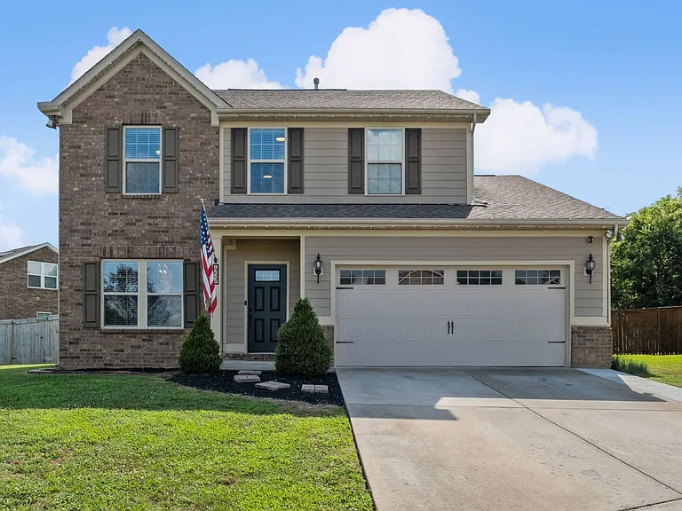 457 Goodman Dr — Photo 1