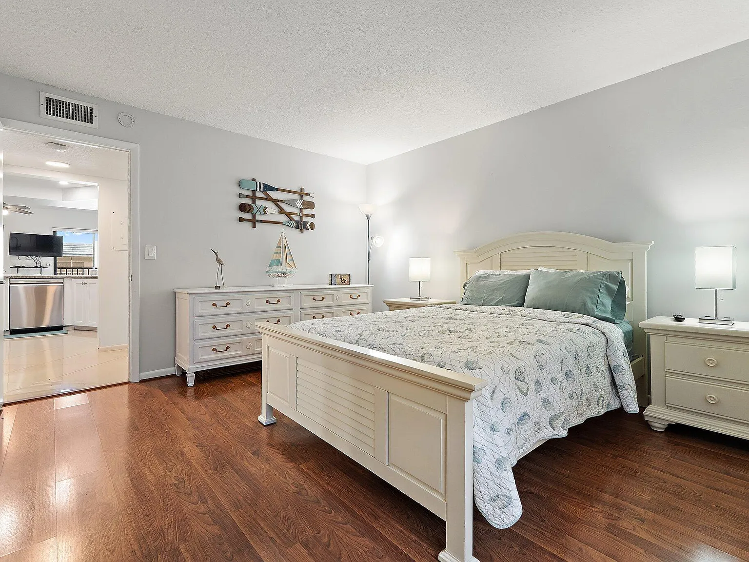 1 bed, 1.5 bath, 860 sqft, $5,500 — Photo 3