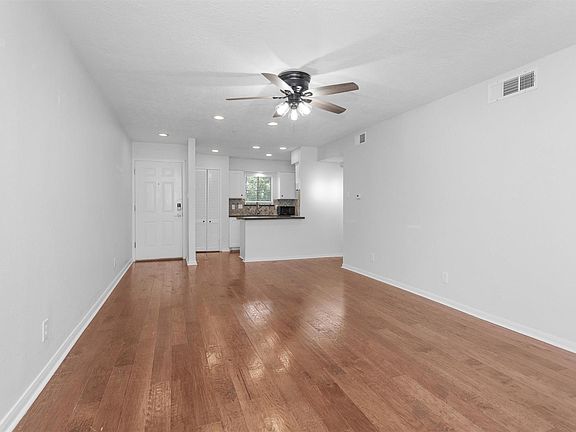 3rd image of 12100 Melville Dr APT 708G
