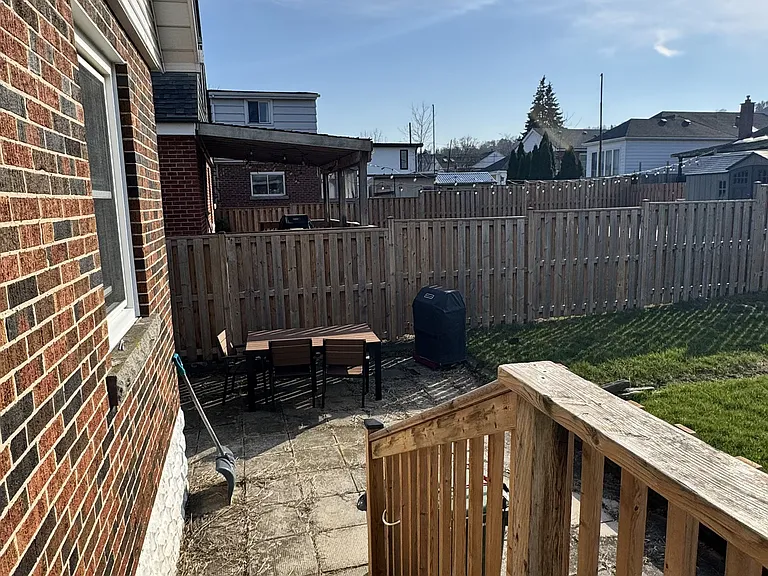 166 Erindale Ave #MAIN — Photo 16