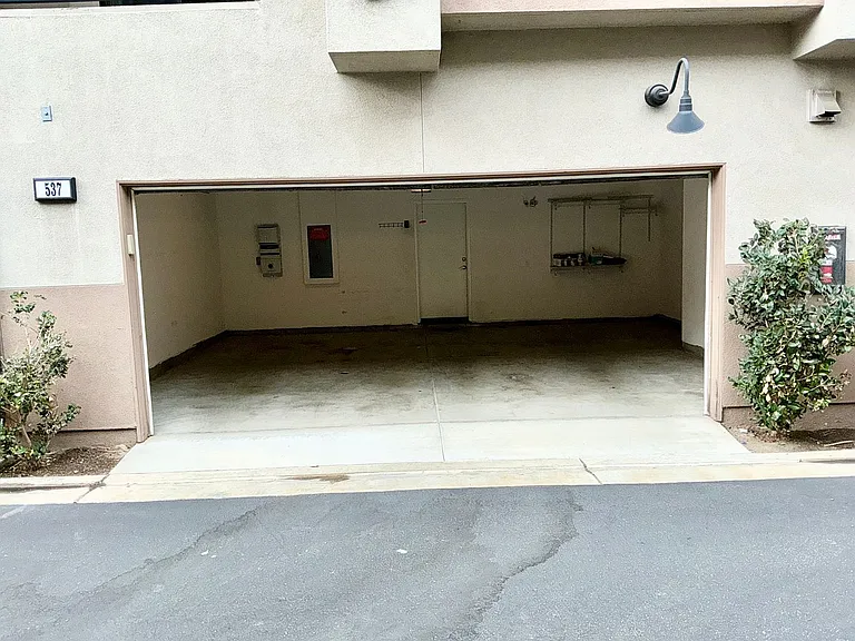 537 W Maple Ave — Photo 52