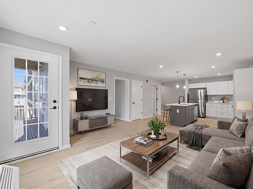 1st image of 589 Bedford St #107