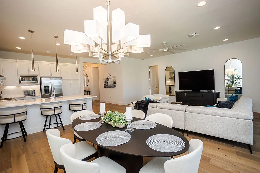 3 bed, 2135 sqft, $4,800 — Photo 2