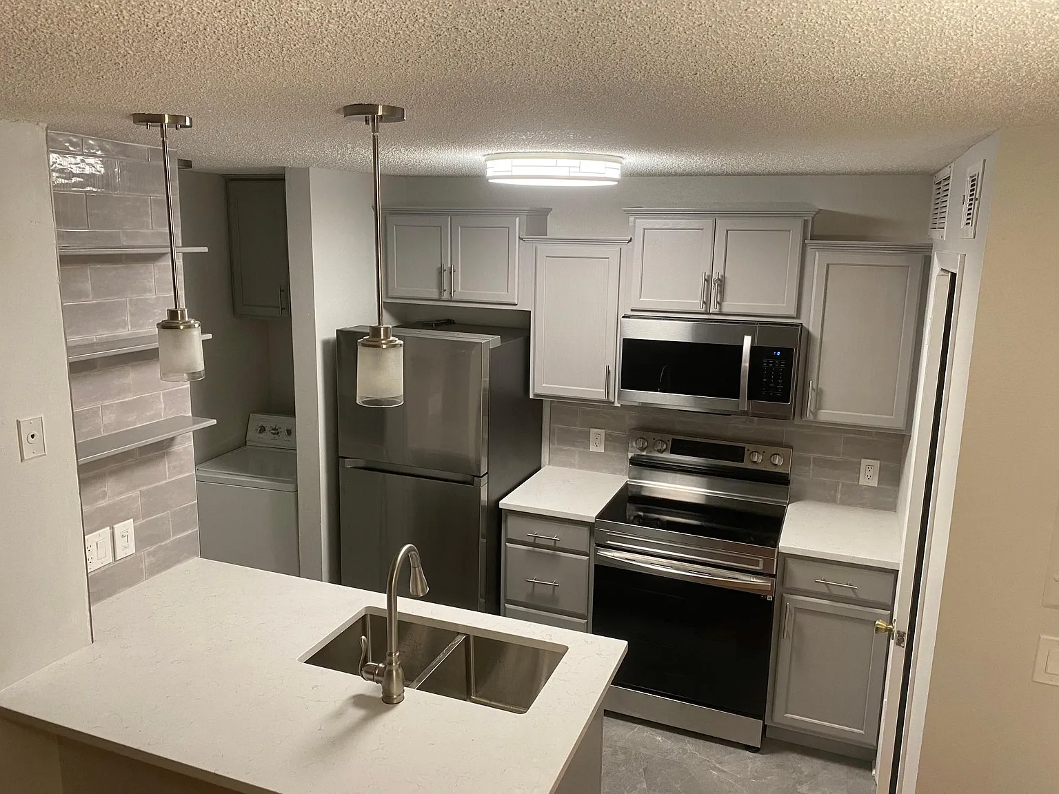 375 Lake Ontario Ct — Photo 2