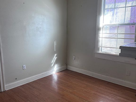 5th image of 4749 Music St