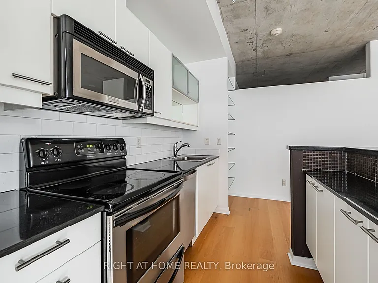 333 Adelaide St E #418 — Photo 12