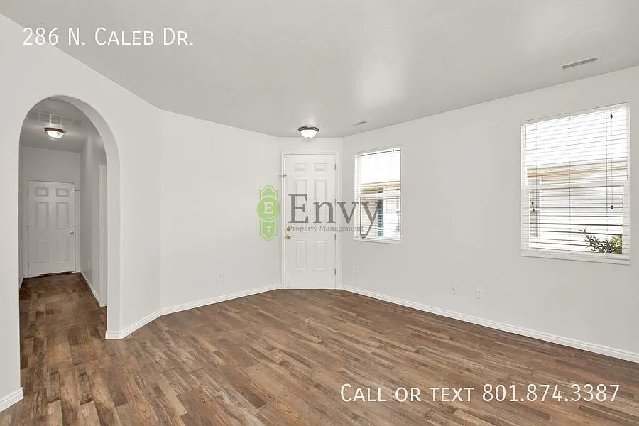 Beautiful 3 Bed - 2 Bath Pet Friendly Home in Amazing North Salt Lake! Available on September 10th! — Photo 2