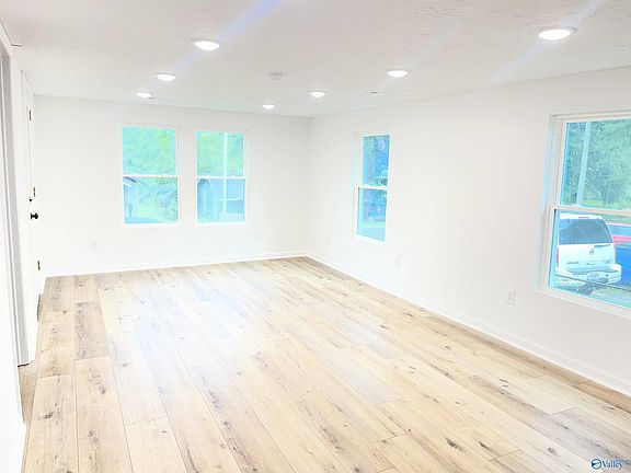 5th image of 705 5th St SW