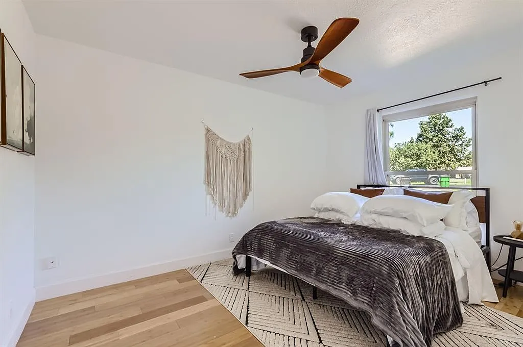 3 bed, 2.0 bath, 1481 sqft, $3,200 — Photo 4