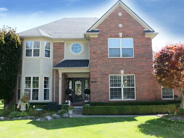 39230 Worthington Ct, Harrison Township, MI 48045
