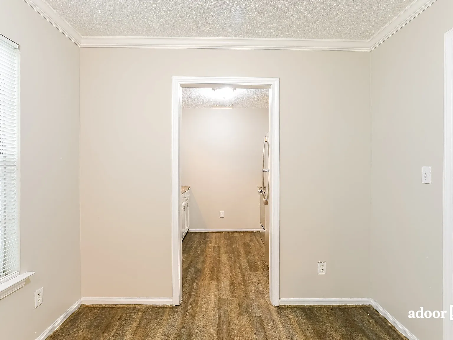 3 bed, 2.0 bath, 1360 sqft, $1,490 — Photo 4