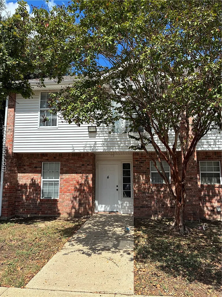 3 bed, 2.5 bath, 6192 sqft, $1,200 — Photo 1