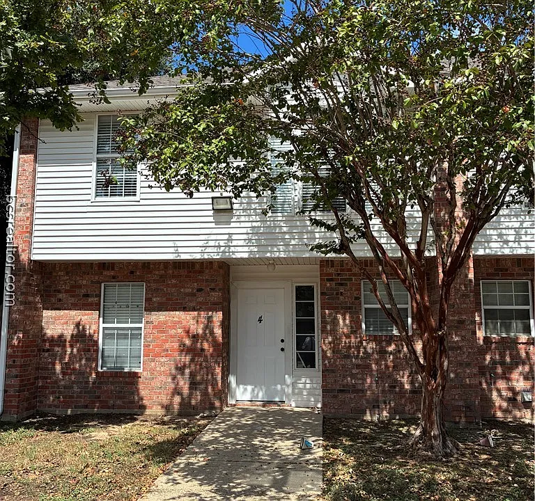 1411 Summit St #4